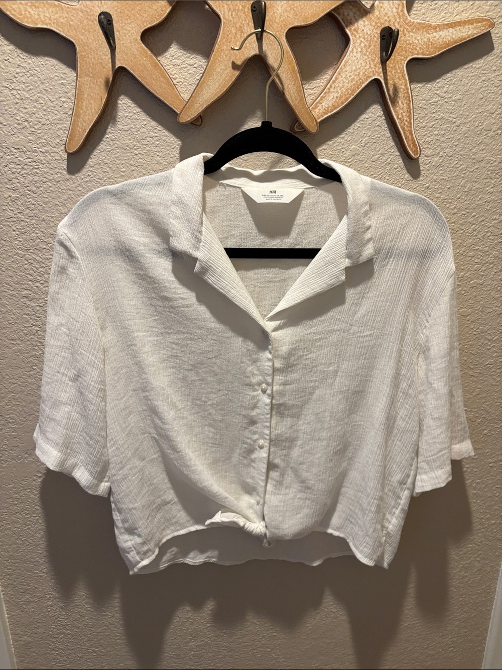 H&M White Short-Sleeve Cropped Button-Down Tie front Shirt